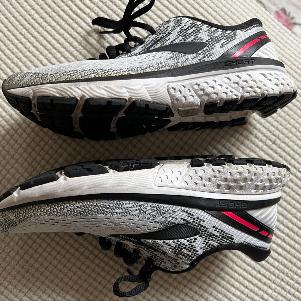 Women’s Brooks Ghost 11 White and Black Running Shoes with hot pink accent - Picture 3 of 8